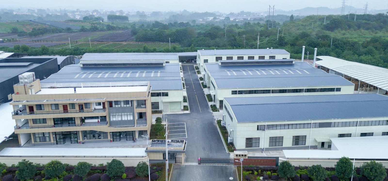 XINQI wood hanger production factory Guilin China